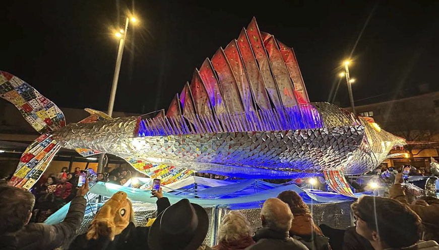 Un peix gegant centellenc presidirà el Dia Mundial dels Oceans a Barcelona