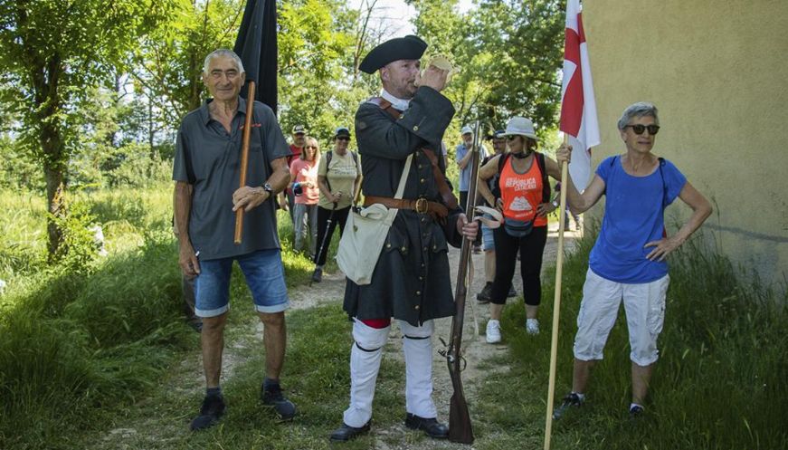 Òmnium ret homenatge al Pacte dels Vigatans a l’ermita de Sant Sebastià