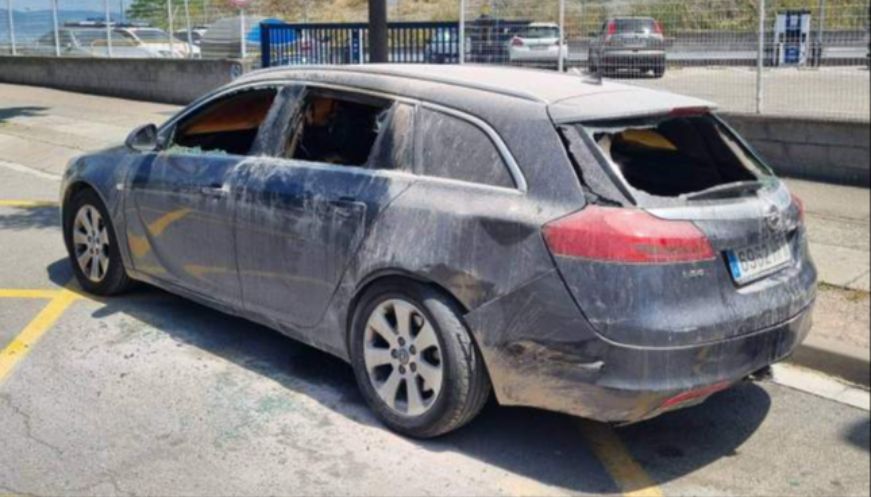 Incendien un cotxe custodiat pels Mossos davant la comissaria de Vic