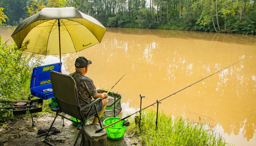 El Concurs de Pesca de la Festa Major de Roda de Ter reuneix a desenes de participants