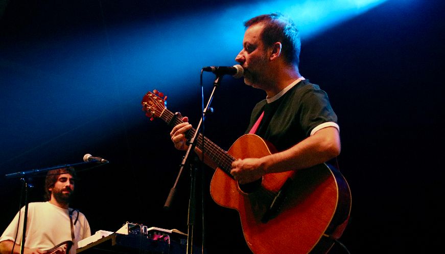 Mazoni presenta 'Banderes per daltònics' al MMVV i es retroba amb el públic després de dos anys allunyat dels escenaris