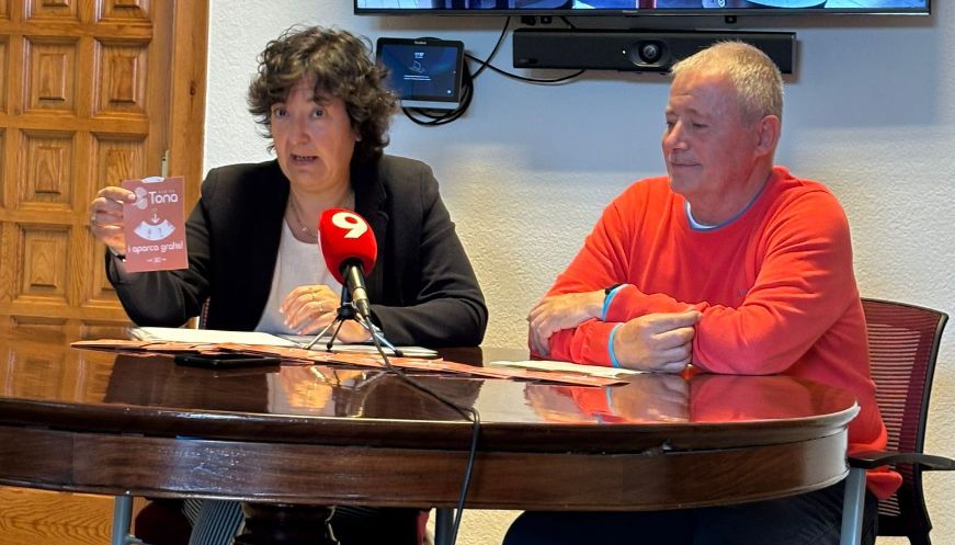 Tona estrena un nou model de zona blava amb mitja hora gratuïta i consens amb el comerç local