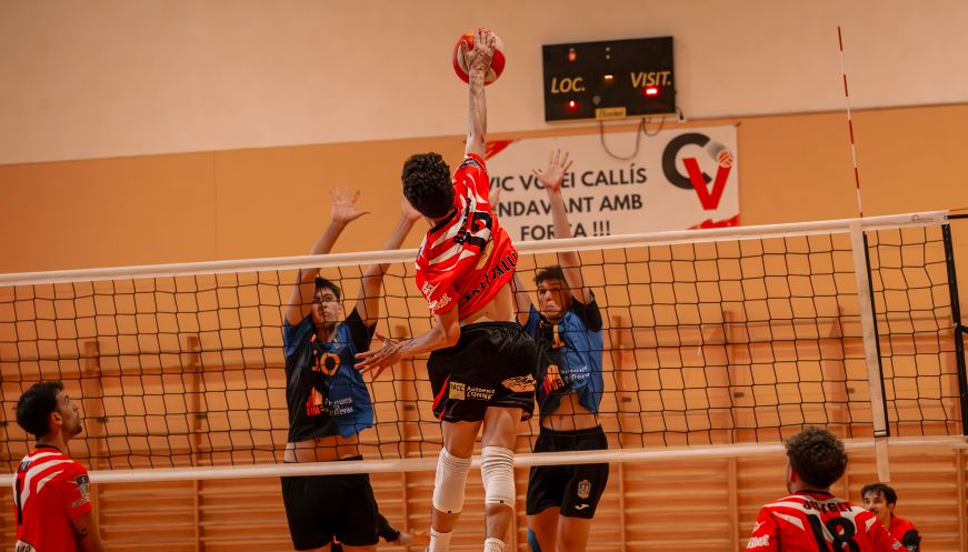 El Vic Vòlei Callís tanca el cap de setmana amb triomf femení i derrota del masculí