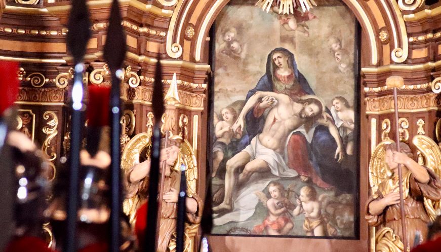 Un estudi identifica almenys 33 individus en un vas funerari del segle XVIII a l’església dels Dolors de Vic