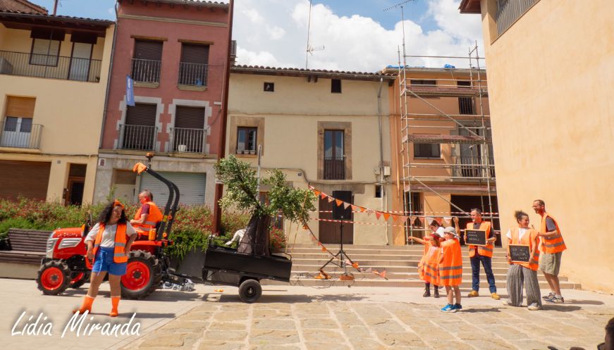 Sant Hipòlit va acollir l’espectacle en procés de creació “Brota” de la pallassa Churry, dirigit per Sitjà