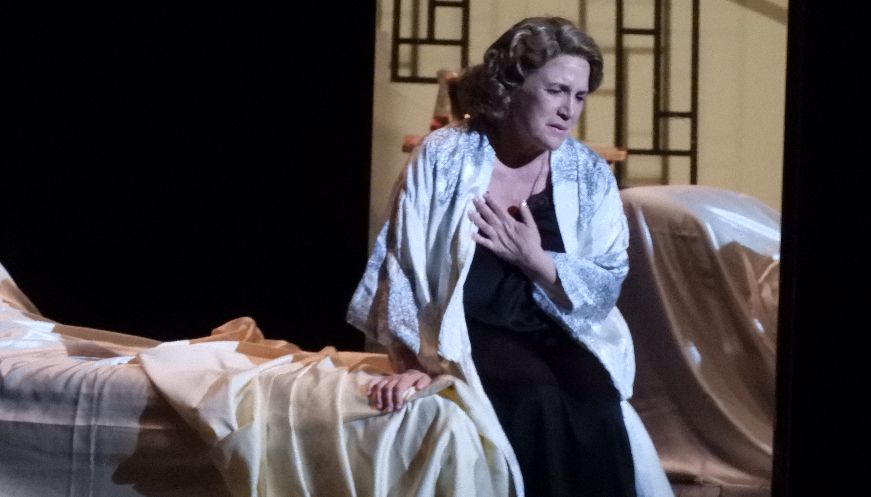La Traviata de Verdi no passa de moda i omple l'Atlàntida