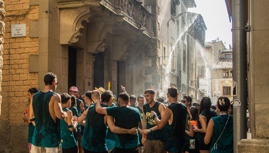 Més de 400 joves participen al Birratorta en l'inici de la Festa Major de Sant Julià de Vilatorta