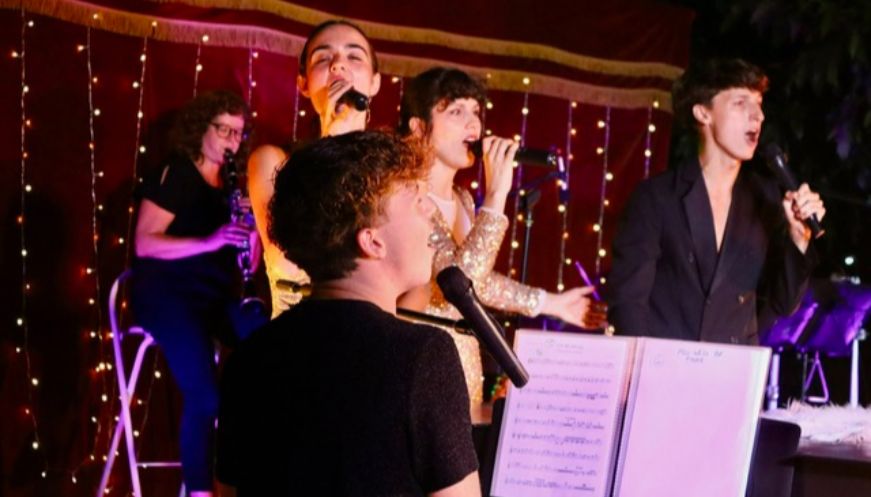 La Nit dels Musicals tanca les Nits al Pati de Tona amb més de 300 espectadors