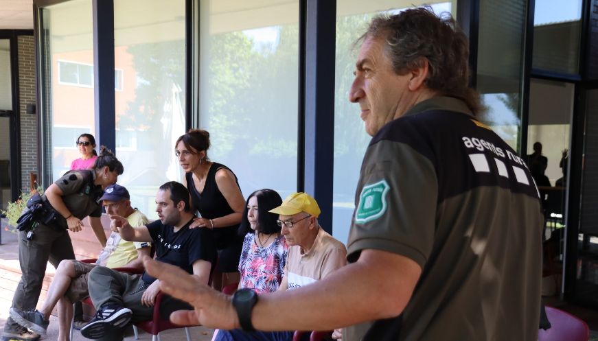 Els Agents Rurals apropen la natura als residents de la Llar Residència de Manlleu