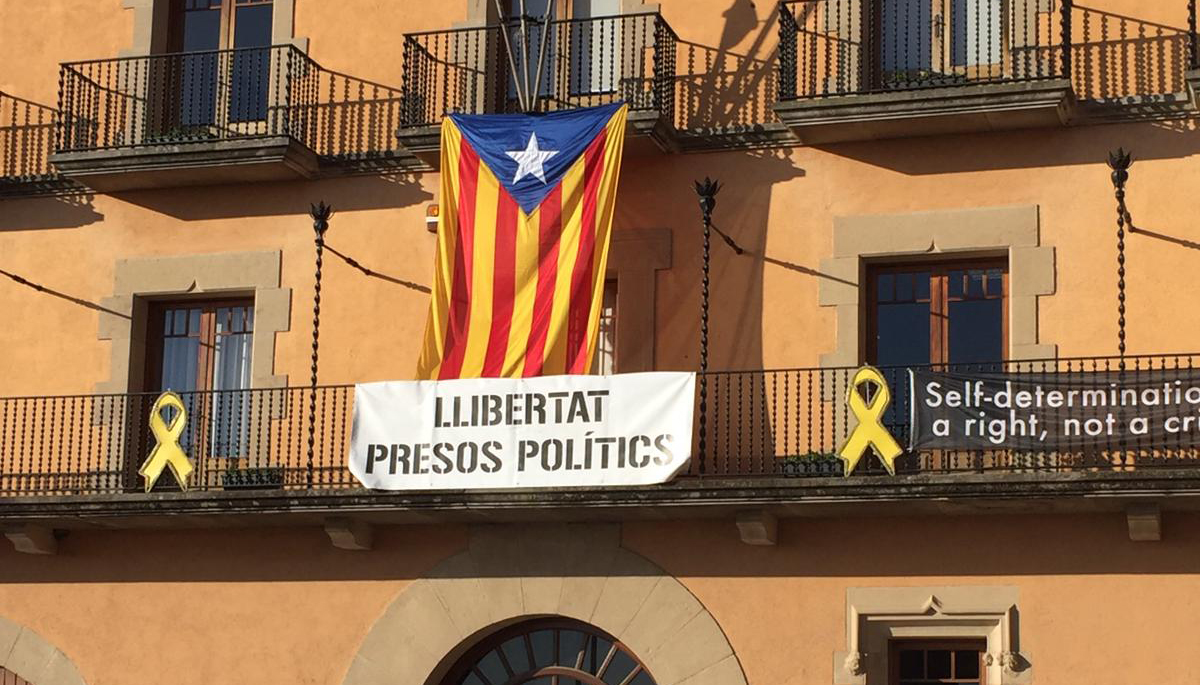 L'Ajuntament de Tona torna a vestir-se de República