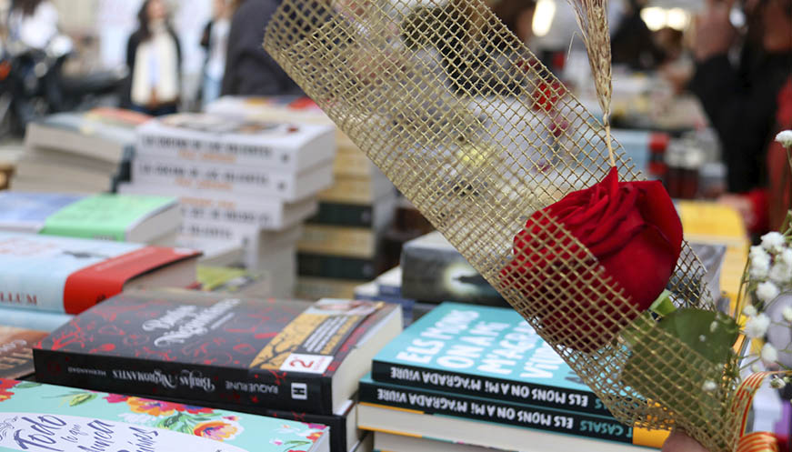 Els floristes mantenen Sant Jordi si les botigues estan obertes i lamenten un ajornament 'no consensuat'