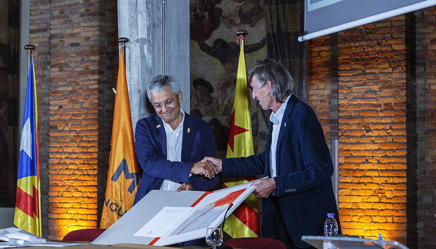 Òmnium Osona ret homenatge a Carles Furriols