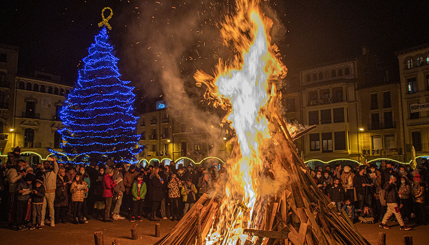 La plaça Major s'encén per Nadal