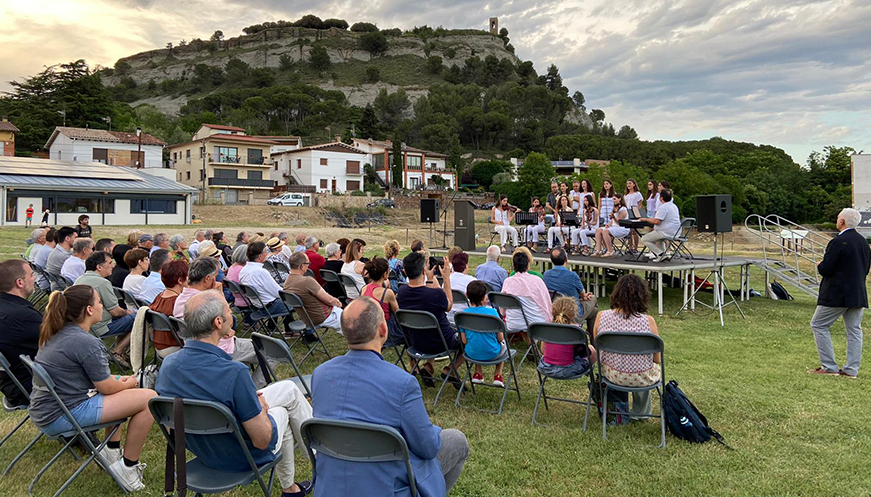 Tona inaugura l'edifici del nou equipament museístic del Camp de les Lloses