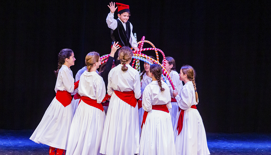 La solidaritat omple la Sala La Canal en el 20è festival ‘Tona Contra el Càncer’