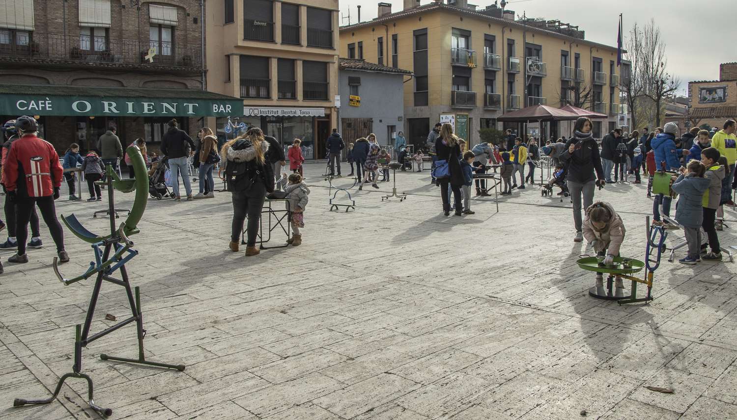 La Fira Joc Joc creix pels carrers de Tona...