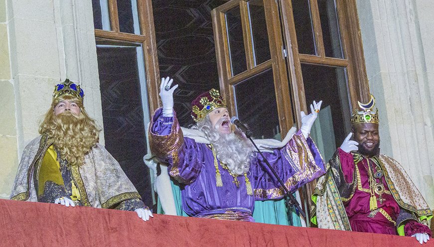 Multitudinària cavalcada de Reis a Vic