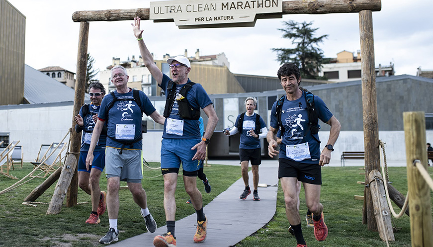 210 atletes de l’Ultra Clean Marathon recullen 636 kg de residus d’osona