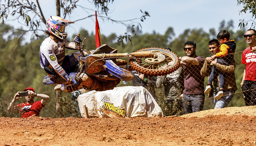 Podi de Víctor Alonso que el manté líder del Nacional MX2